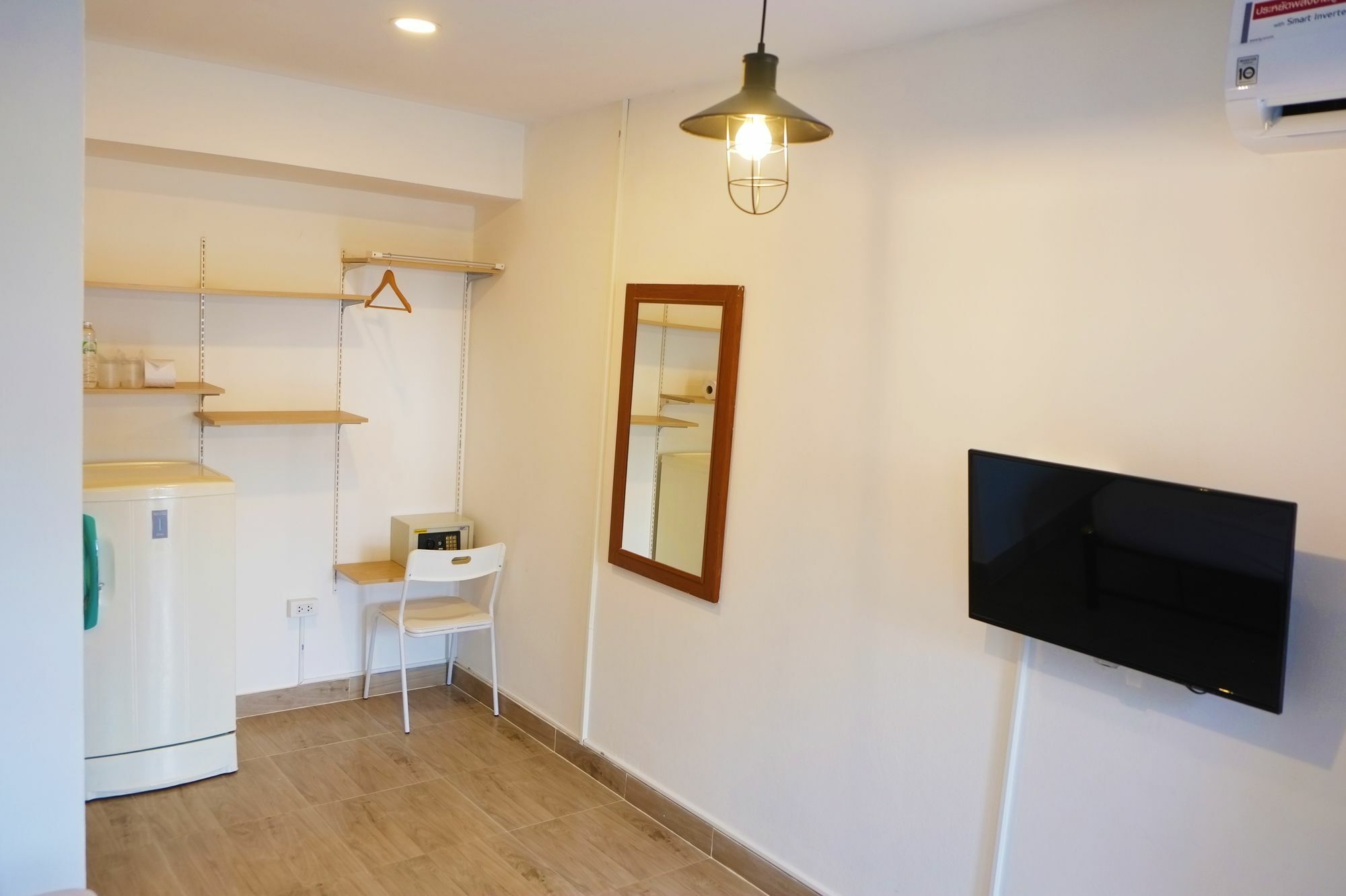 Mypatong Social Hostel Экстерьер фото