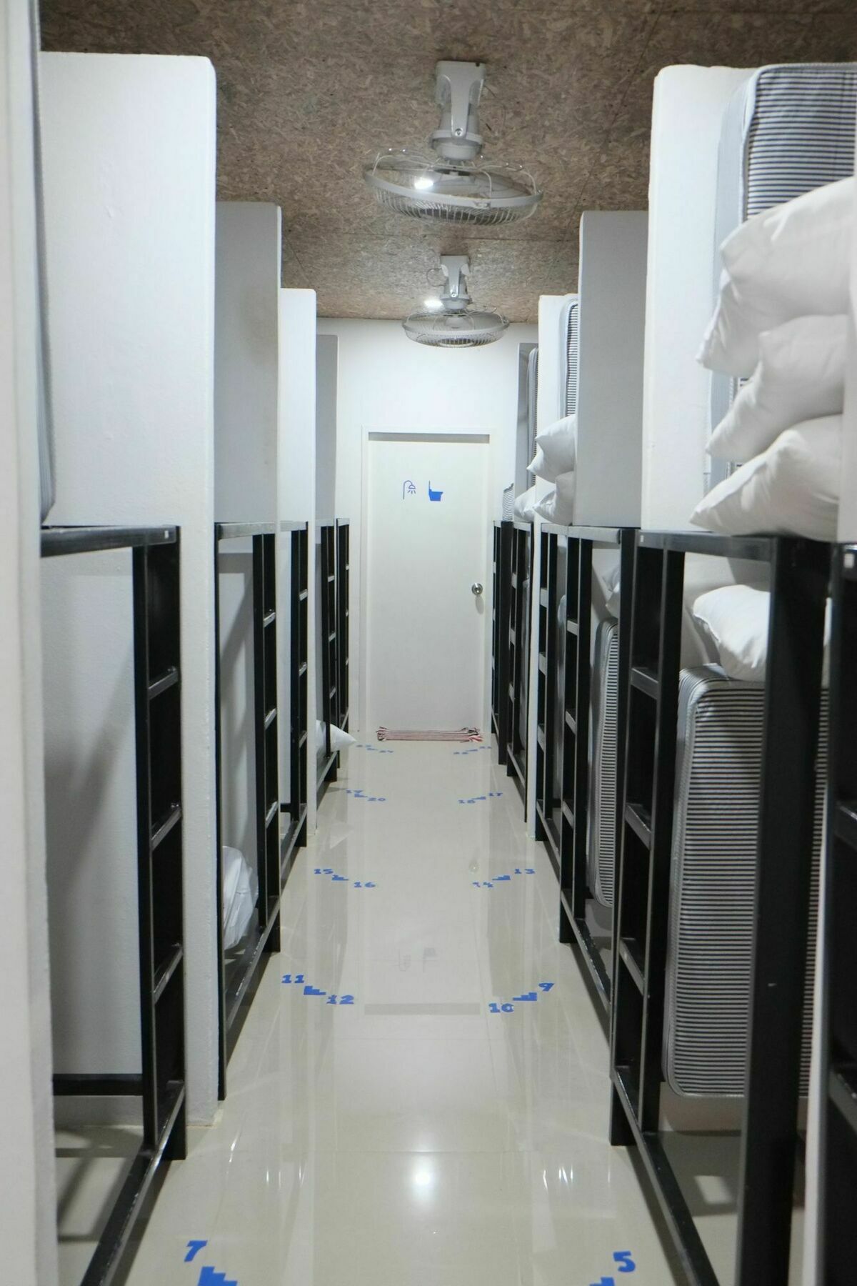 Mypatong Social Hostel Экстерьер фото