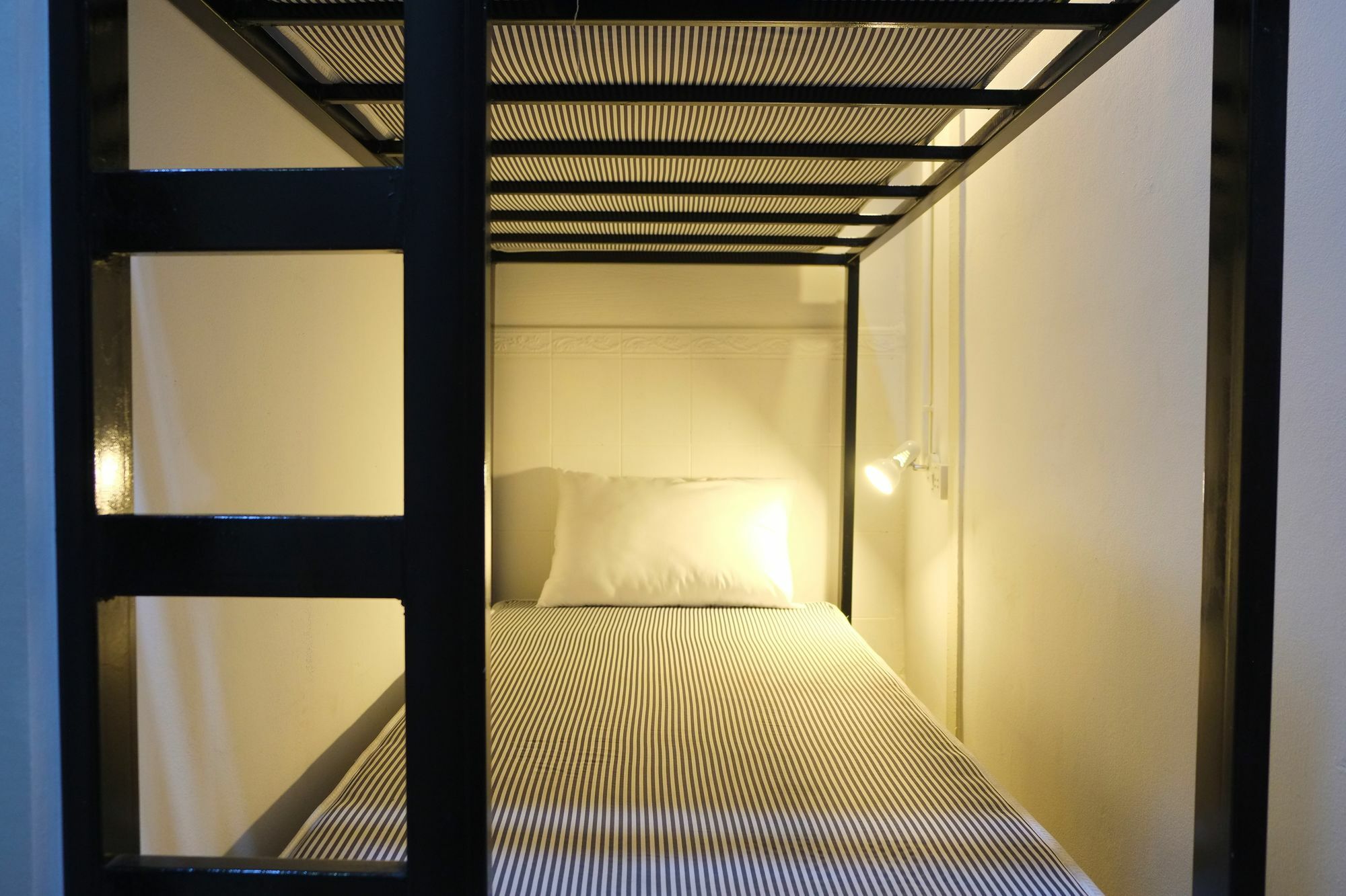 Mypatong Social Hostel Экстерьер фото