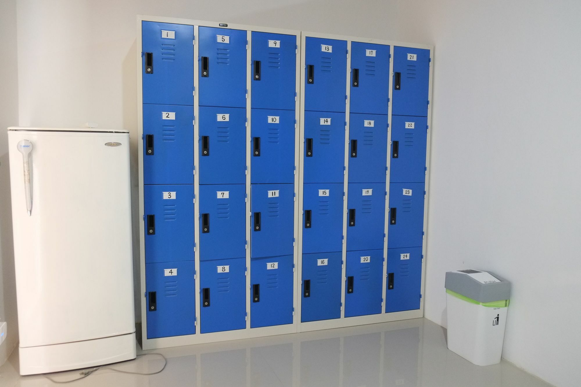 Mypatong Social Hostel Экстерьер фото