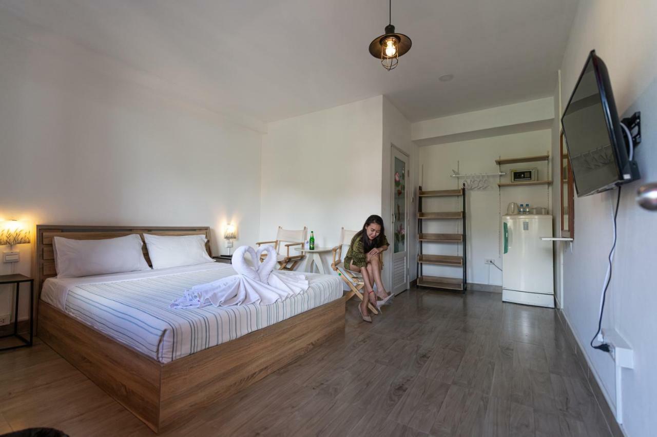 Mypatong Social Hostel Экстерьер фото