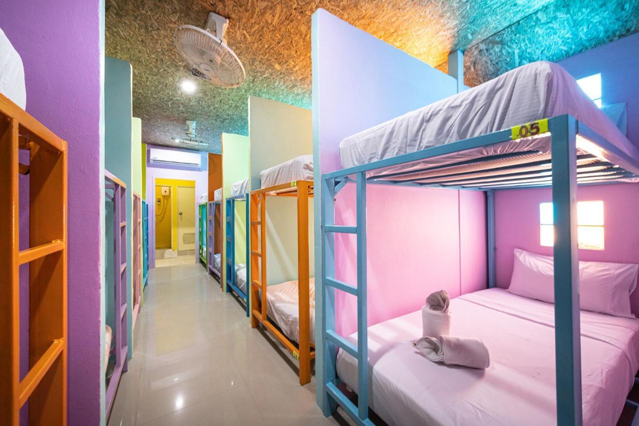 Mypatong Social Hostel Экстерьер фото
