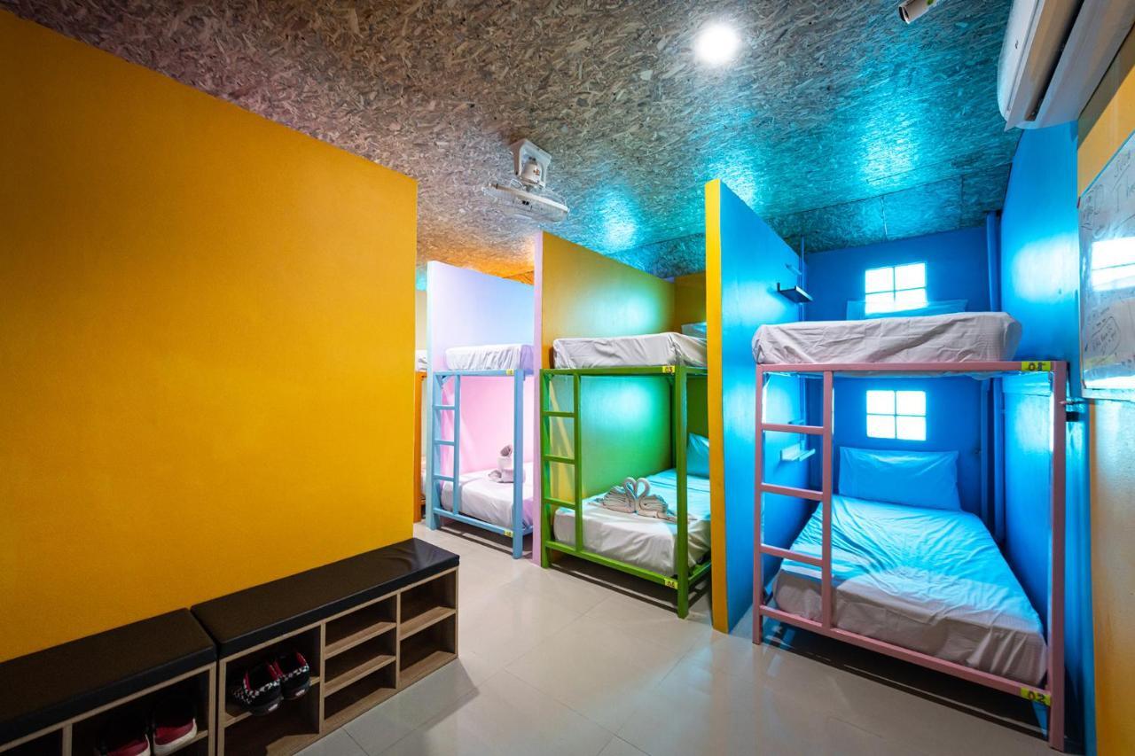 Mypatong Social Hostel Экстерьер фото