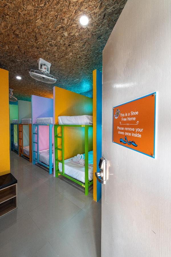 Mypatong Social Hostel Экстерьер фото