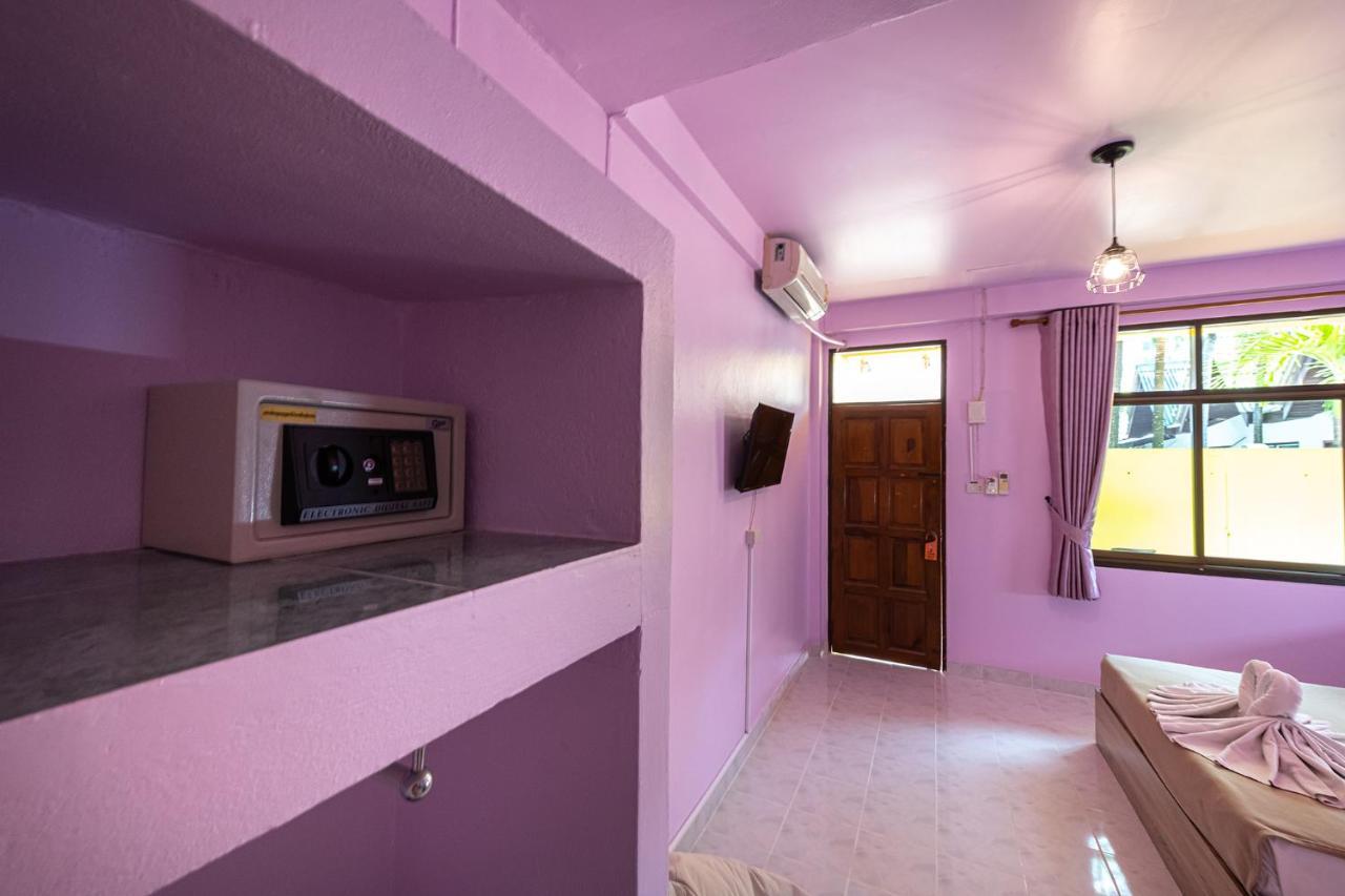 Mypatong Social Hostel Экстерьер фото