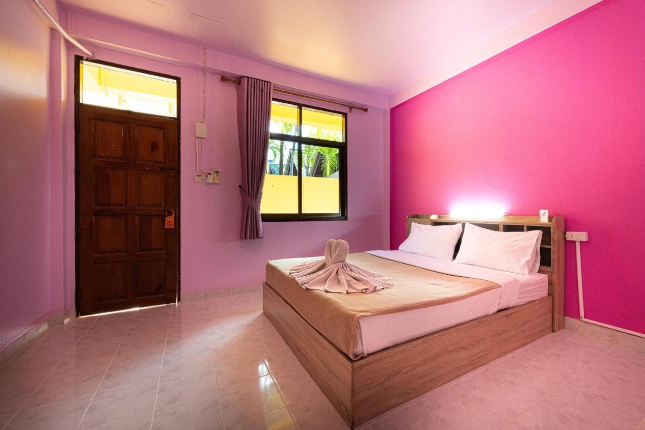 Mypatong Social Hostel Экстерьер фото