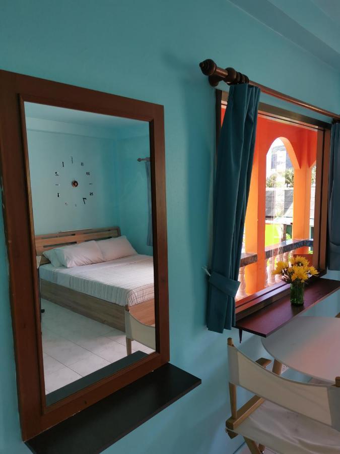Mypatong Social Hostel Экстерьер фото