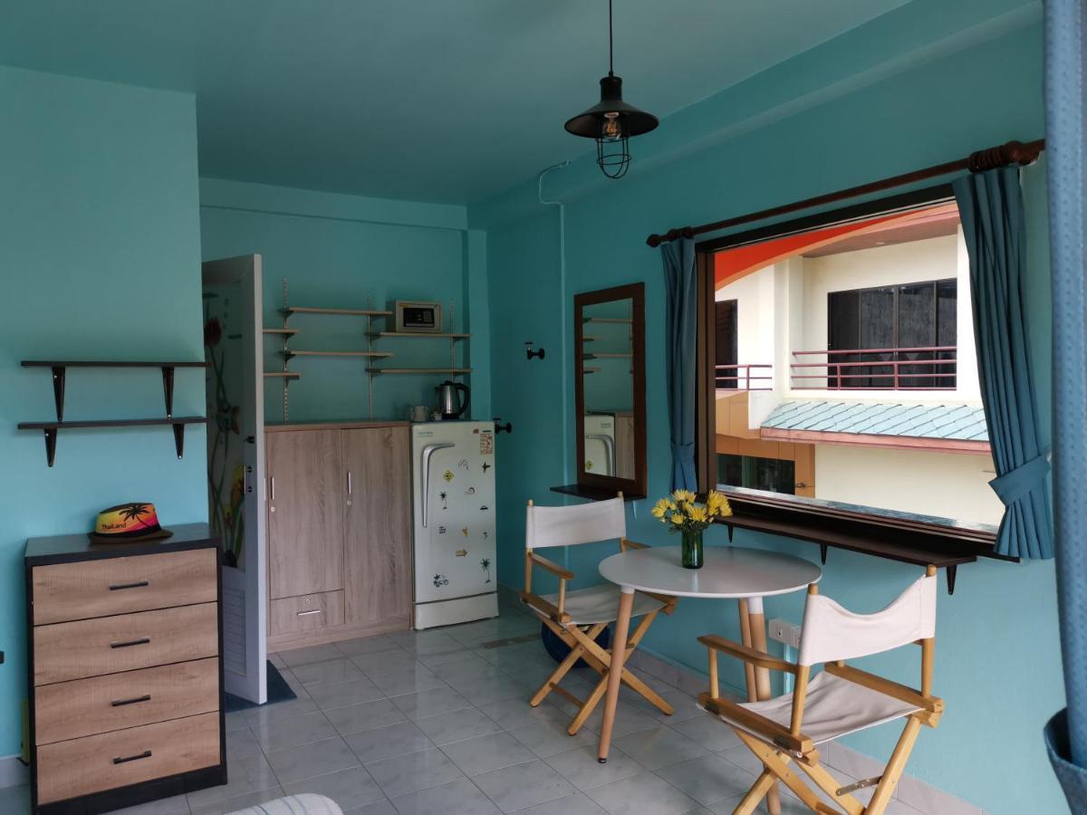 Mypatong Social Hostel Экстерьер фото