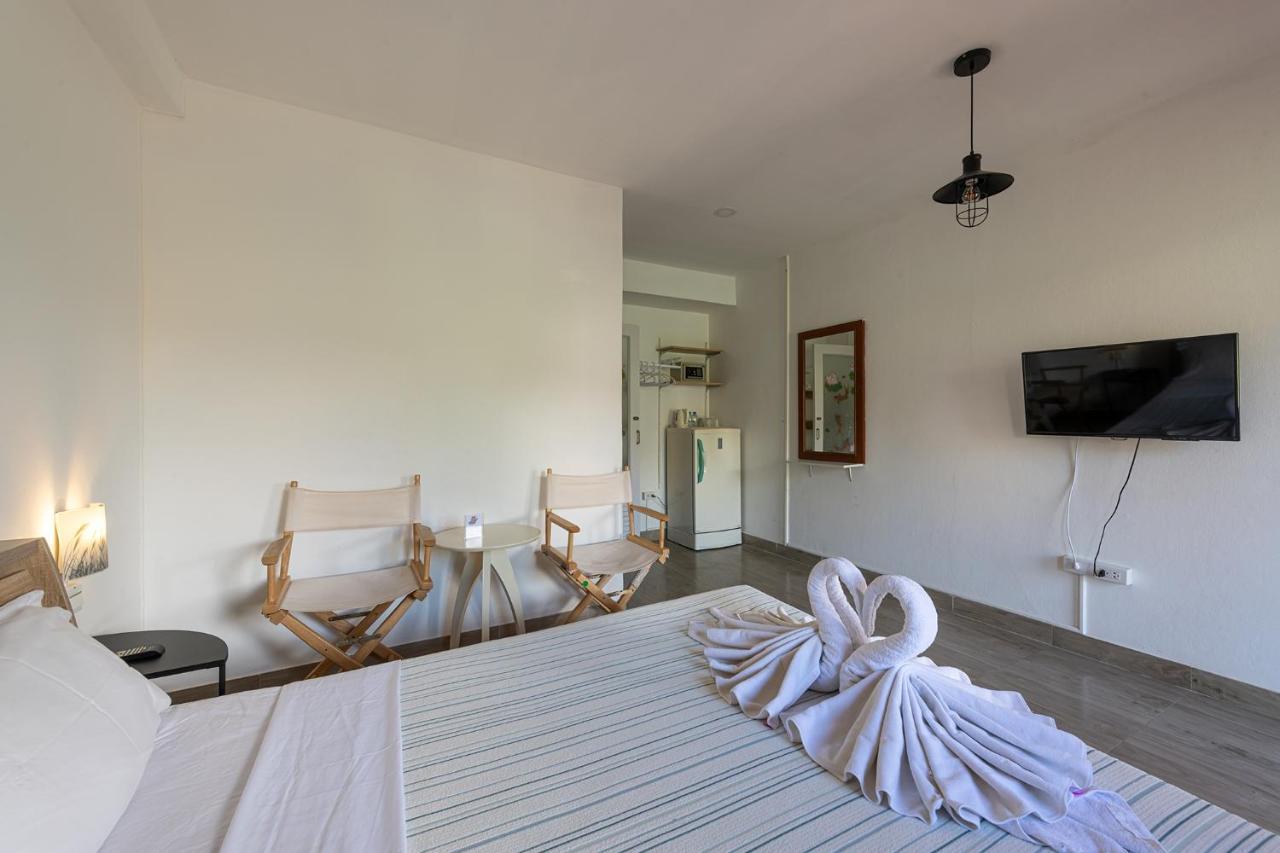 Mypatong Social Hostel Экстерьер фото
